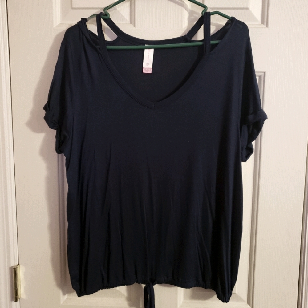 Tie hem tee